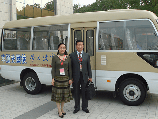 Donate the motto stone of Ningbo University