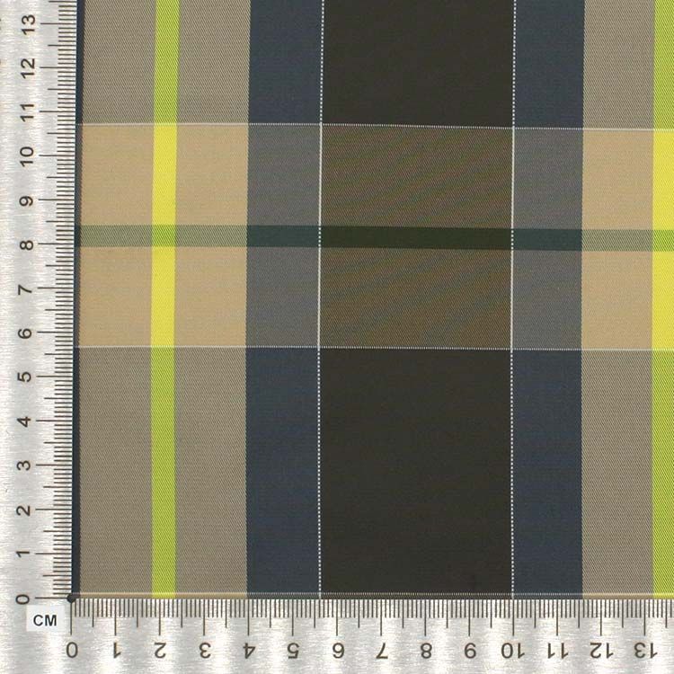 Reflective yarn-dyed fabric